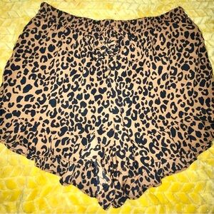 🎉Sienna Sky Flowy Shorts Medium